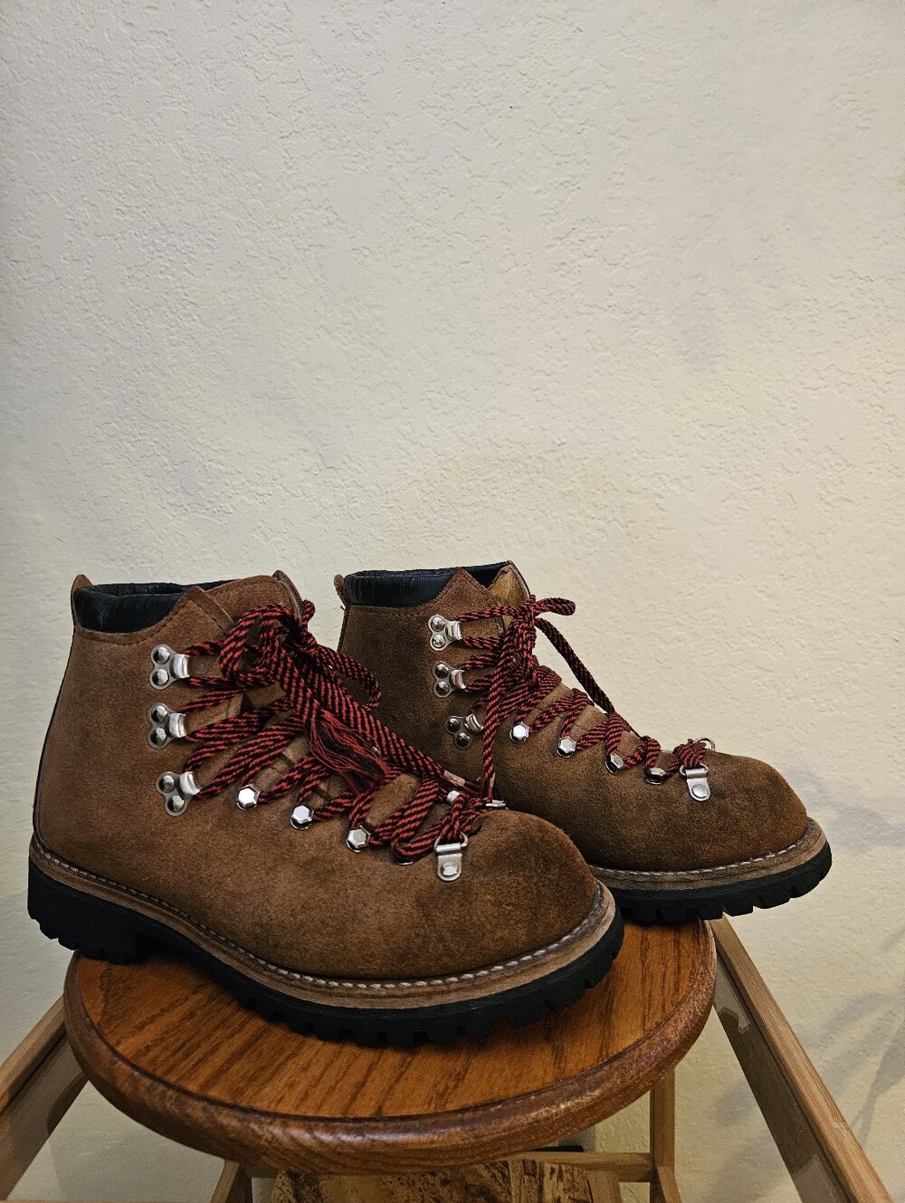 Roughout suede Mountaineering alpine hiking boots Vibram Sole Size 6.5B